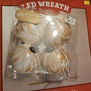 4 Christmas Bulbs Gold And White